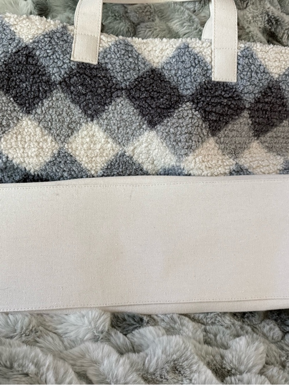 Anthropologie Cozy Sherpa Diamond-Pattern Tote in Blue and Cream, NWT - Picture 4 of 11